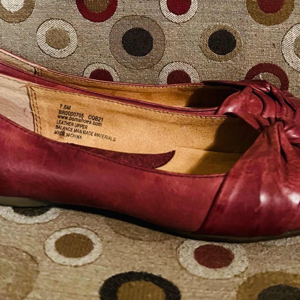 Brand: BORN Womens Lilly Knot-Front Slip On Ballet Flats Red Size 7.5 - Picture 2 of 6